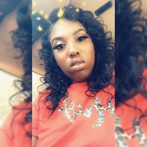 Meet your Posher, Emonie